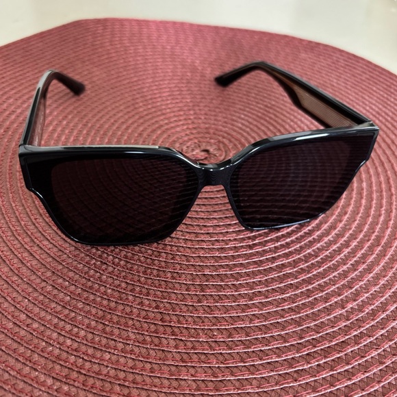 Quay Black Square Sunglasses main image 6